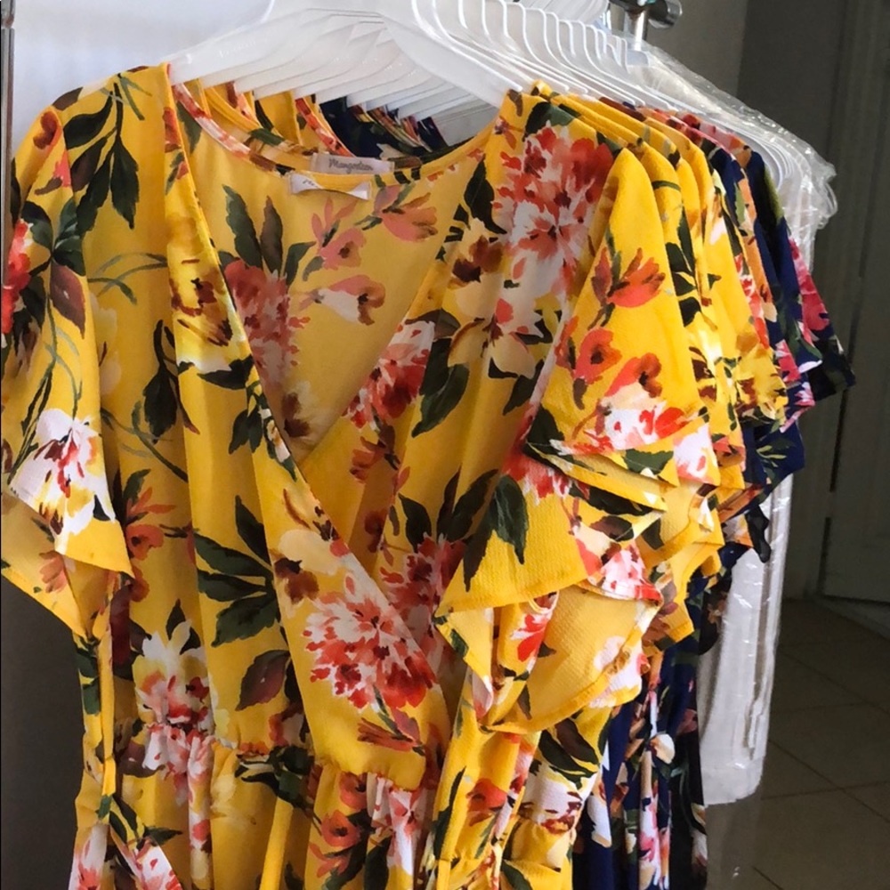 YELLOW FLORAL MAXI DRESS - Picture 7 of 11